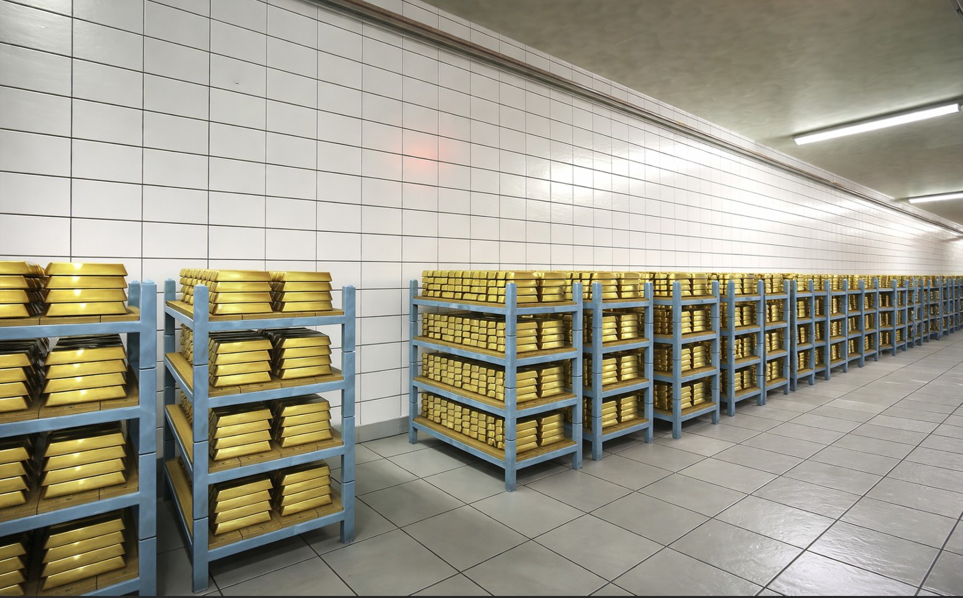 Защо централните банки купуват рекордни количества злато